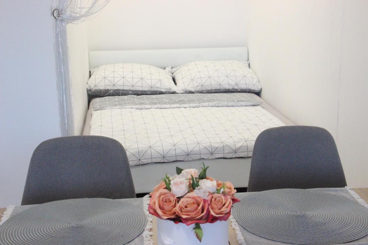 Luxury Studio In The Heart Of Beroun Exterior photo